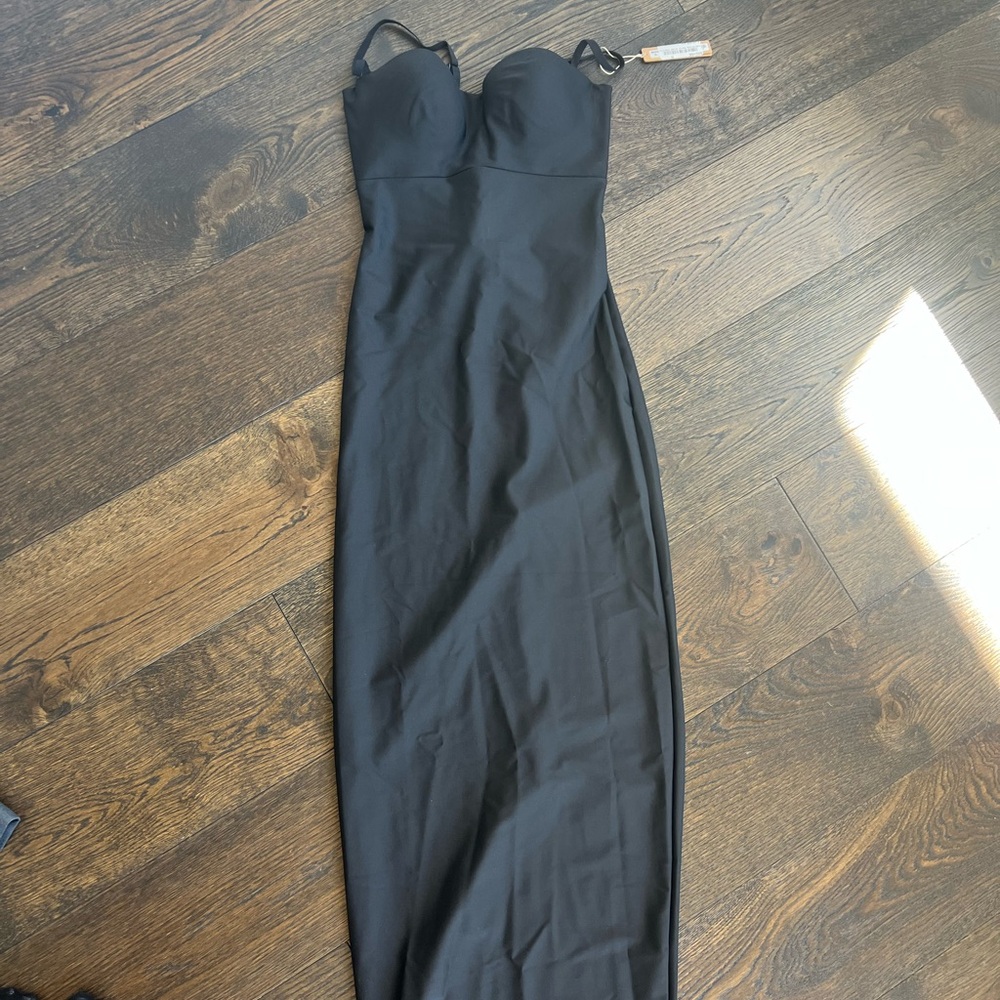 SKIMS body underwire size M BRAND NEW
